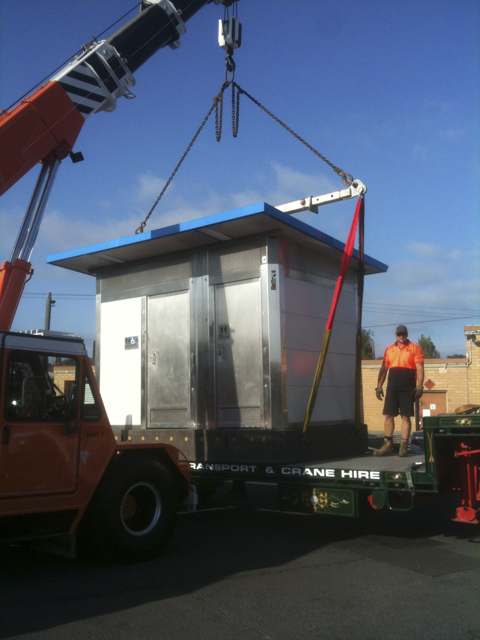 Lifting a toilet block onto a - JFK Mobile crane hire and rigging Melbourne truck